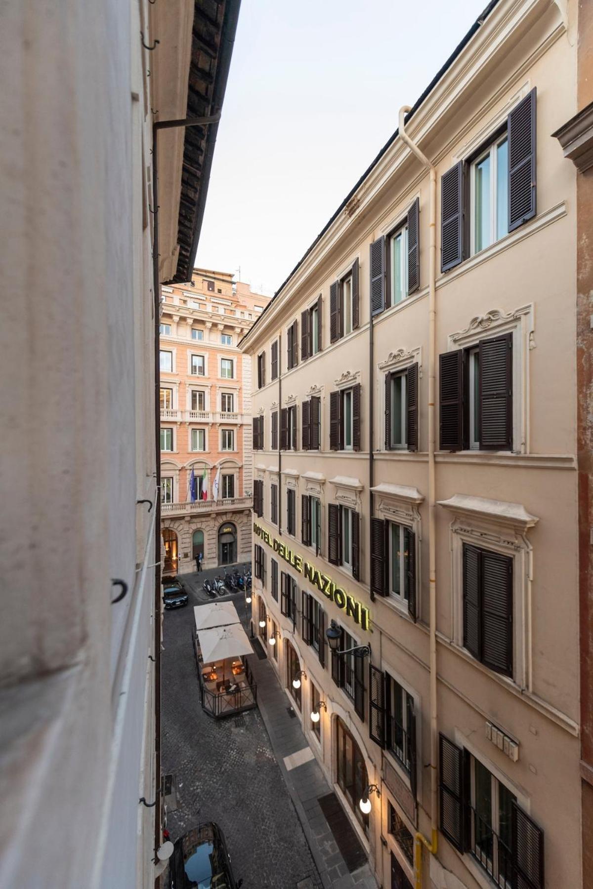 Trevi Fountain Superior Apartment